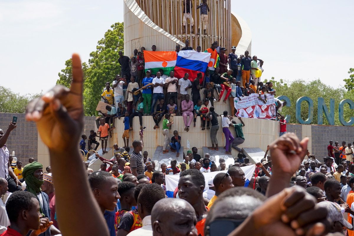 I golpisti nominano il nuovo premier. Dialogo interrotto, Usa in difficoltà