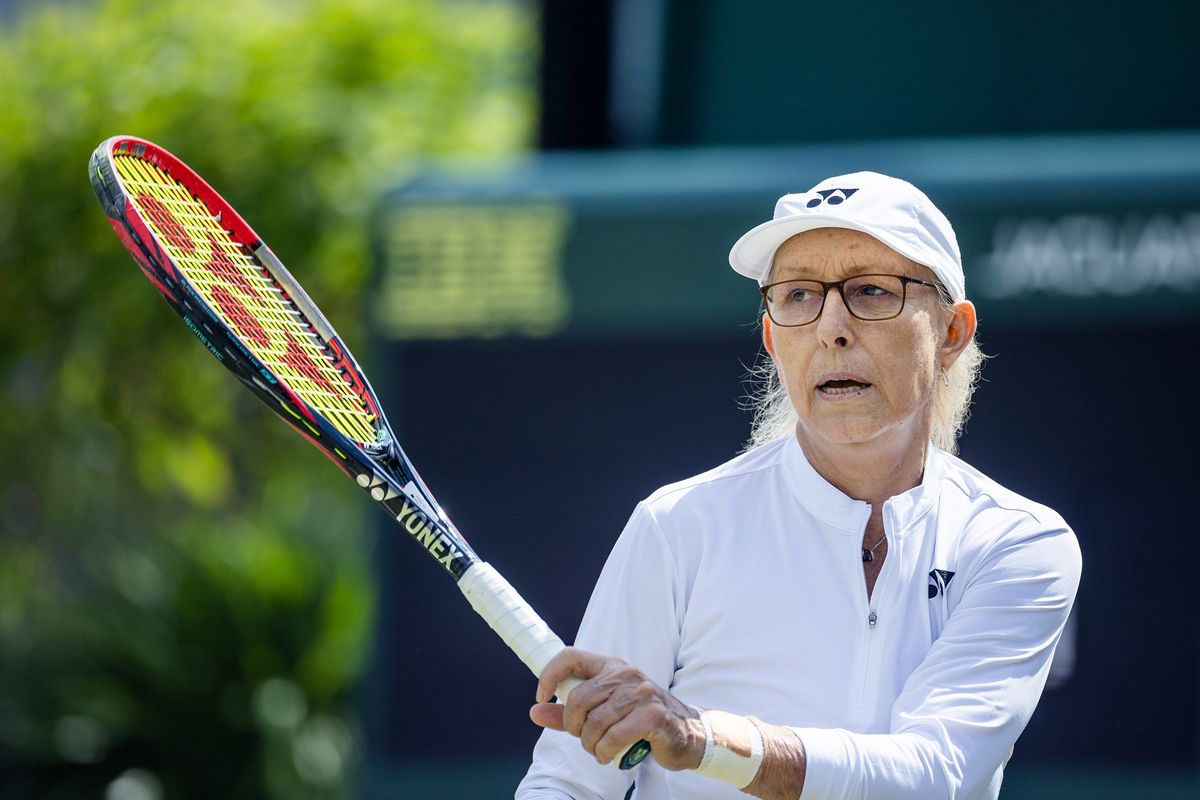 Racchettata ai trans dalla Navratilova. «Tennis con le donne? Siete maschi falliti»