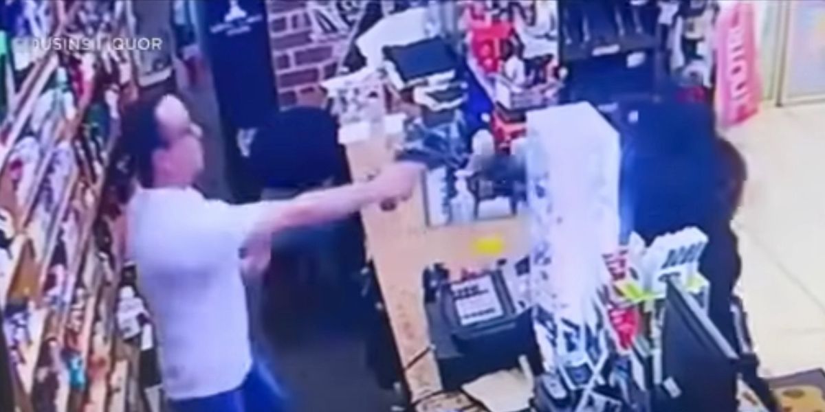 NextImg:VIDEO: Thug threatens to shoot liquor store owner and runs off when he pulls out his own gun
