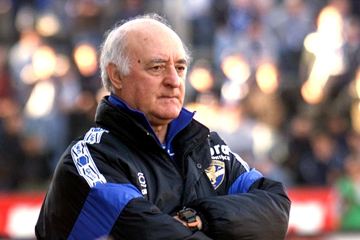 Carezze, sfuriate e record di panchine. Il calcio italiano è rimasto senza papà