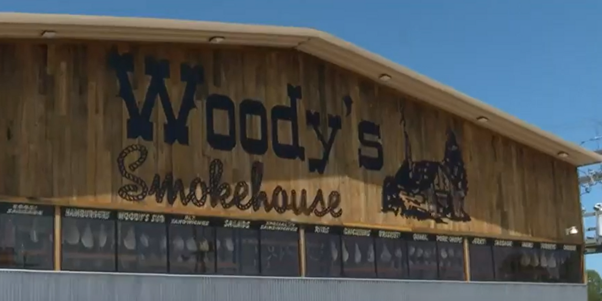 NextImg:Armed Texas man serves up smoking hot justice on assailant who beat elderly patron unconscious at BBQ restaurant: Police