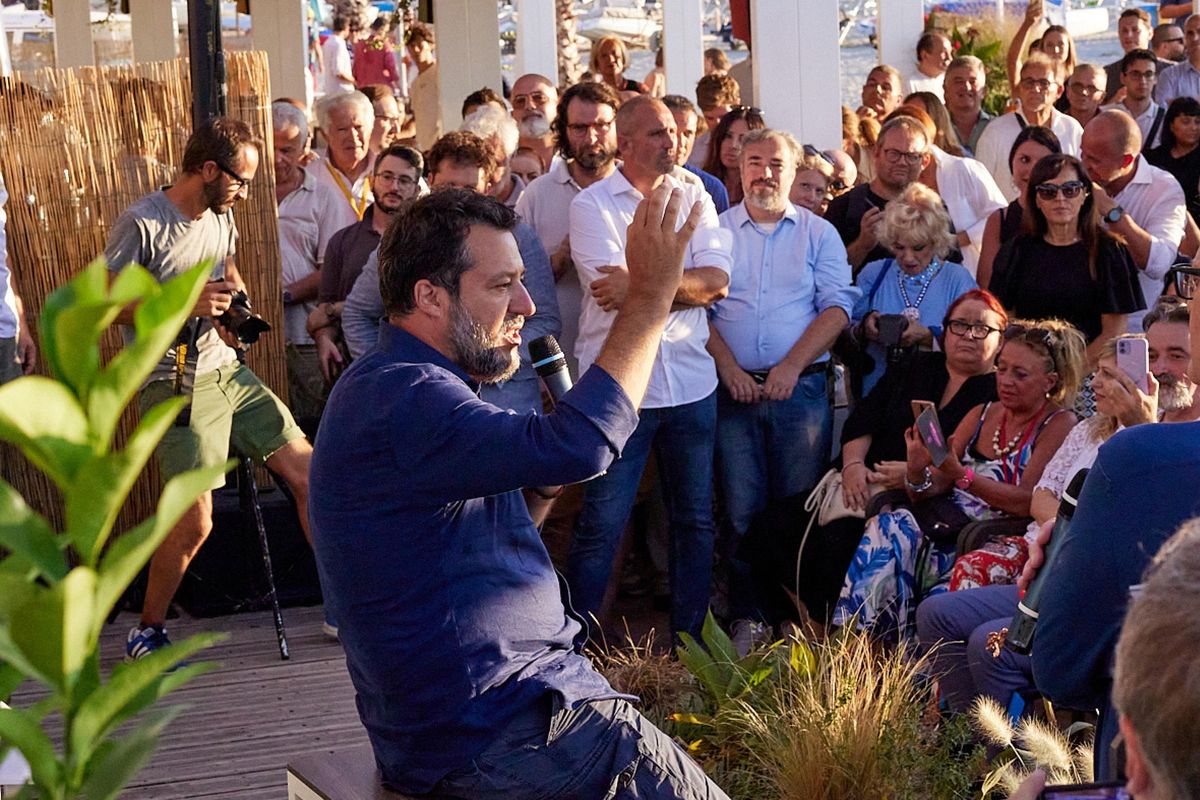 Salvini rincara: non siamo in Corea. Vannacci contattato da altri politici