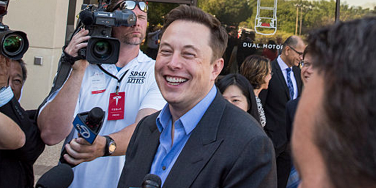 NextImg:Elon Musk says he will remove headlines from news articles on Twitter