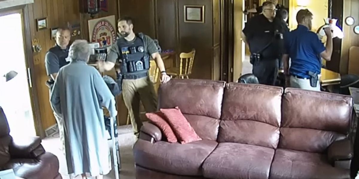 NextImg:Video shows 98-year-old Kansas newspaper owner giving cops hell for 'Hitler tactics' during raid, just hours before her death
