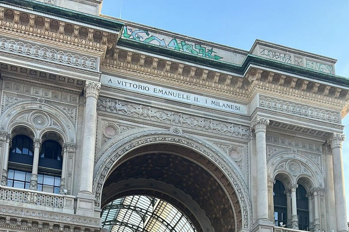 I vandali della Galleria e gli scalatori del Duomo non rischiano nulla