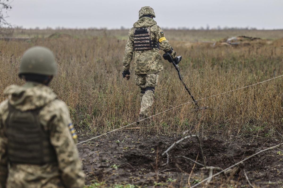 I «top gun» di Washington addestreranno gli ucraini. Mosca sguinzaglia i galeotti