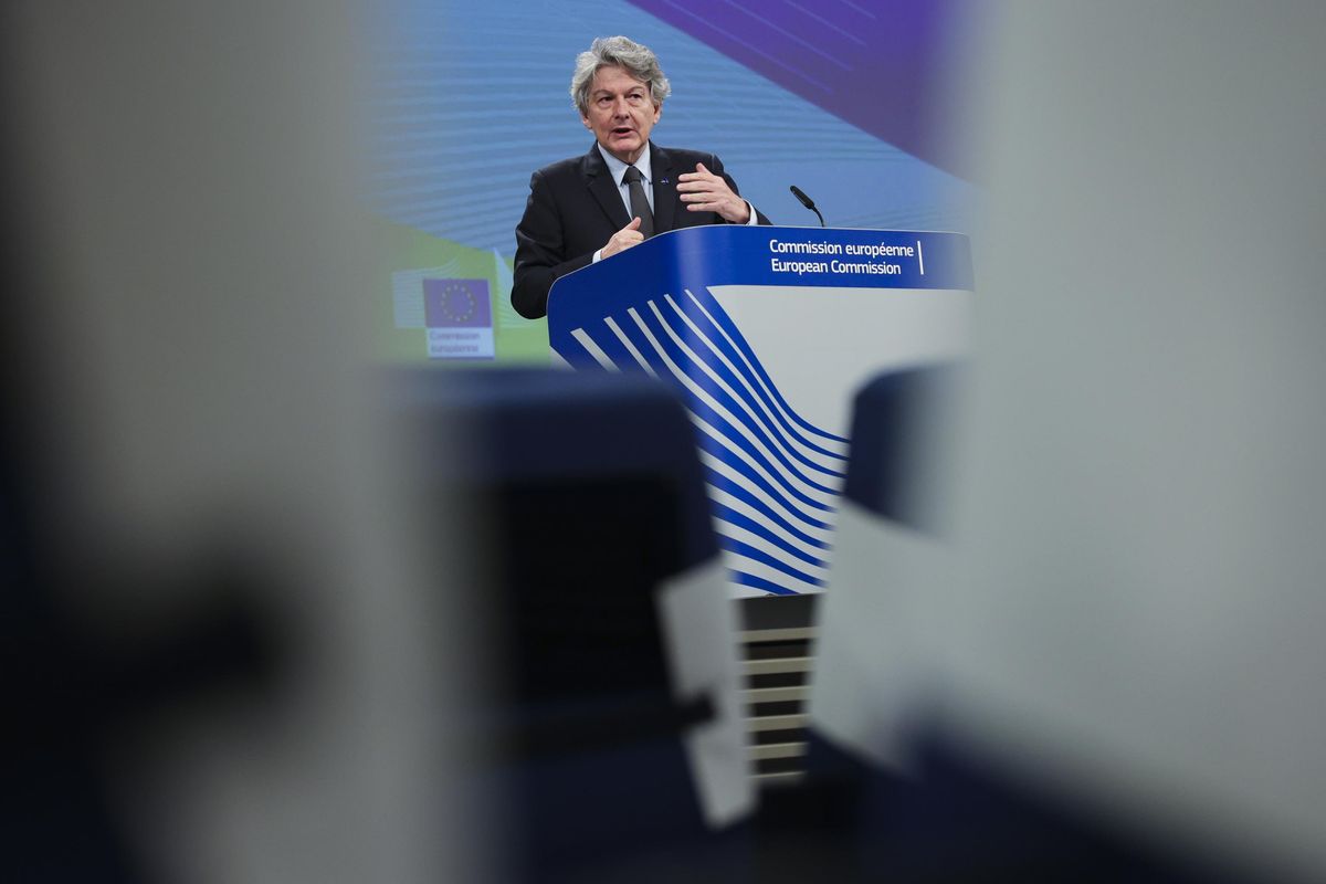 La doppia tenaglia della censura Ue: niente più soldi ai portali sgraditi