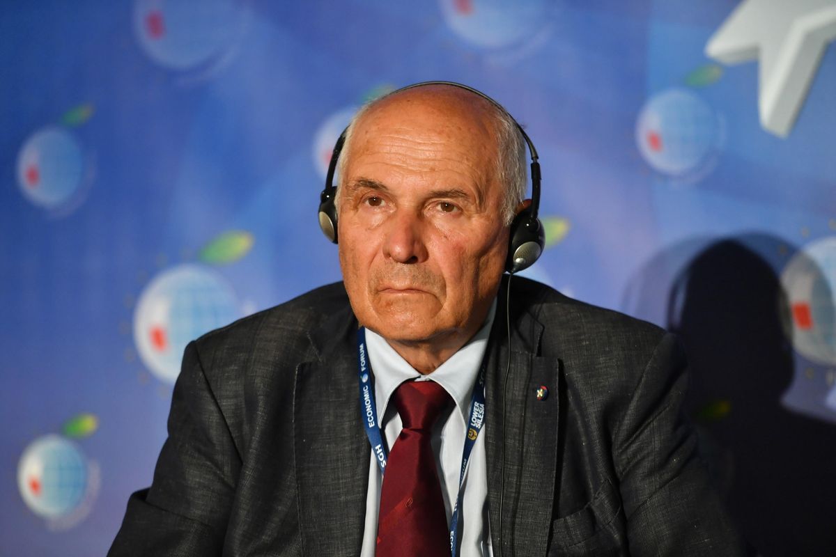 Lo scontro sul testo si sovrappone alla partita per la leadership Nato