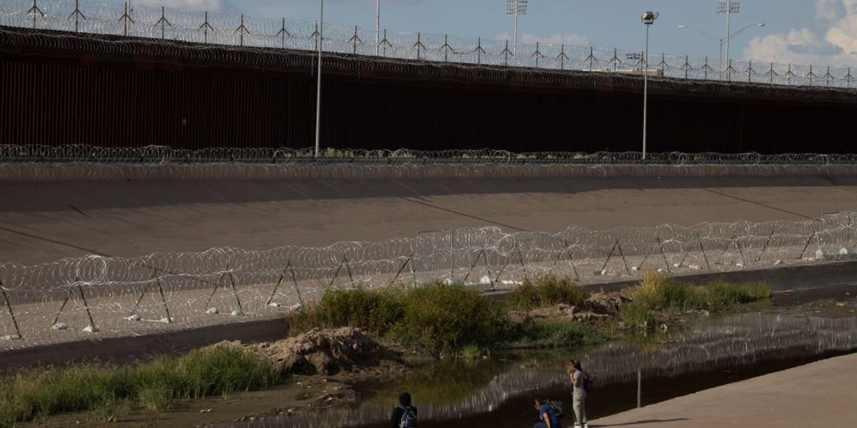 NextImg:Smuggler with ties to ISIS helped migrants cross into US from Mexico: Report