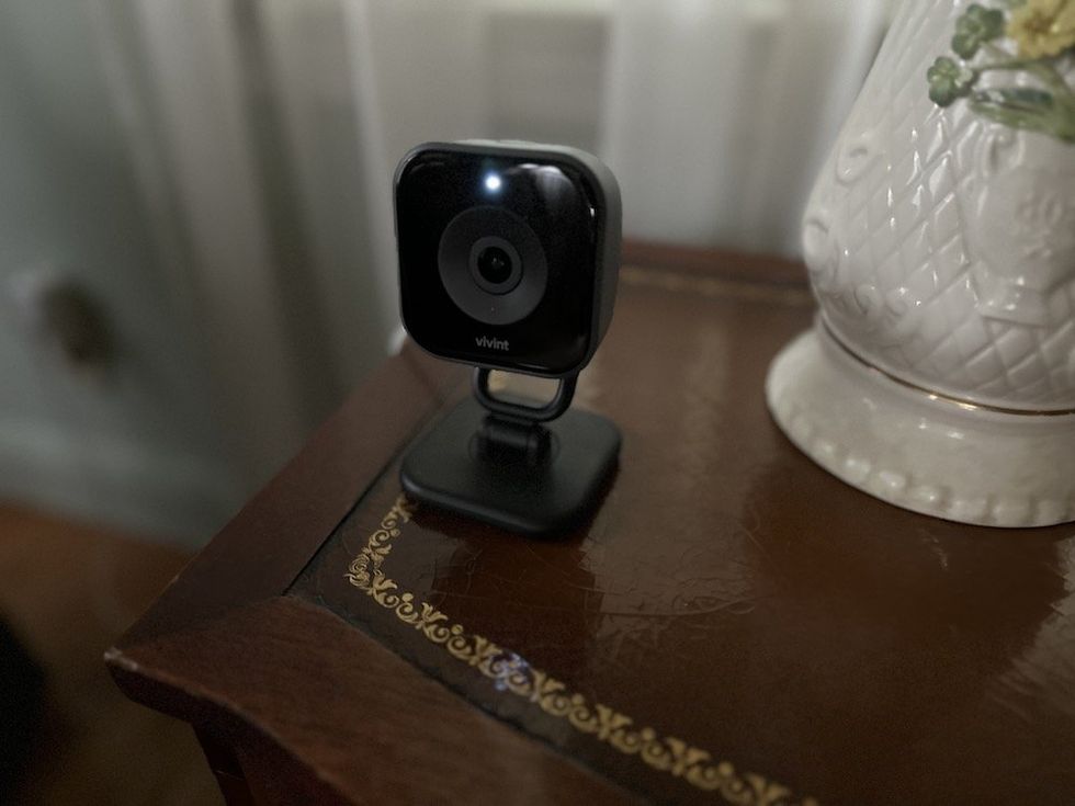a photo of Vivint Indoor Camera Pro on an end table