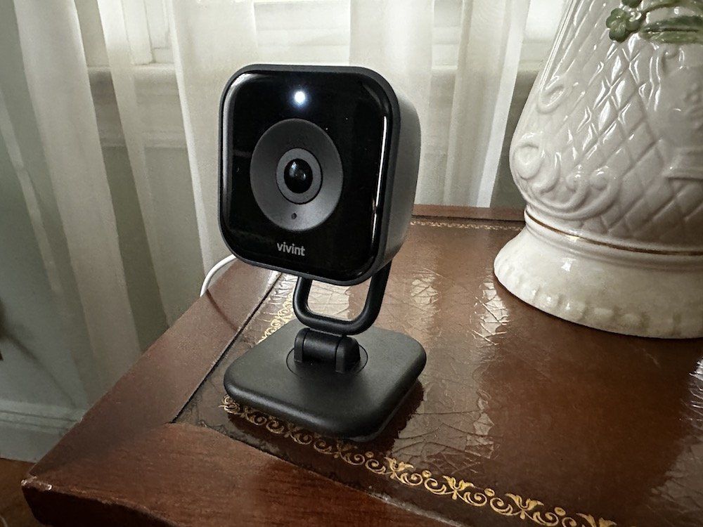 Indoor cameras that store work with vivint