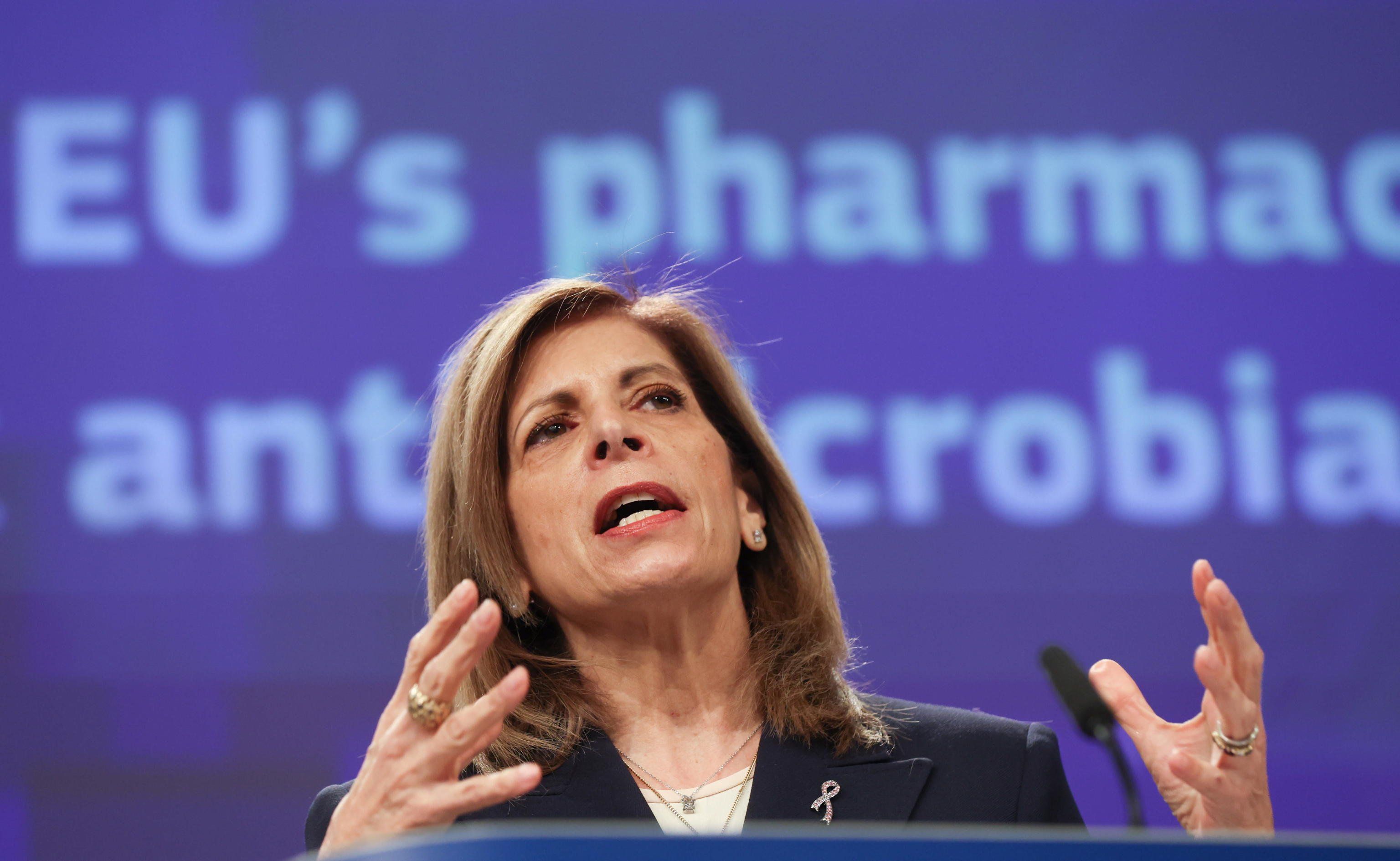 L’Ue insiste col via libera d’emergenza ai sieri