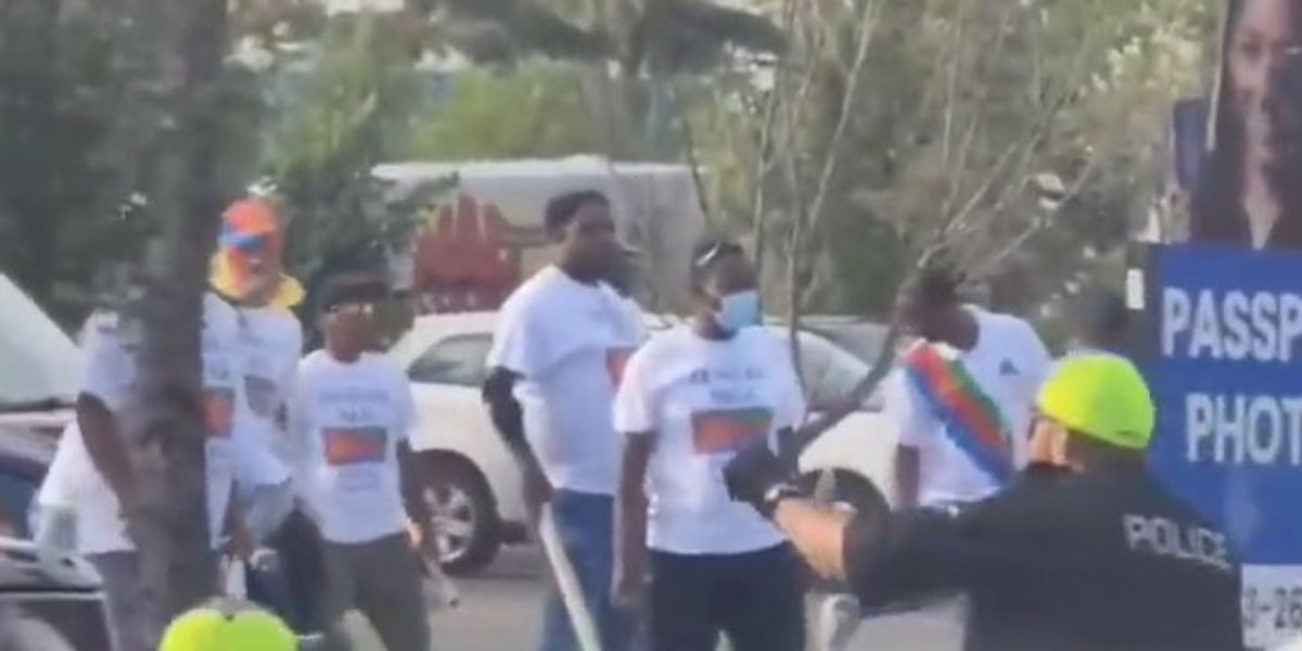 NextImg:Hundreds of East African men wielding various weapons clash ahead of festival in Trudeau's Canada