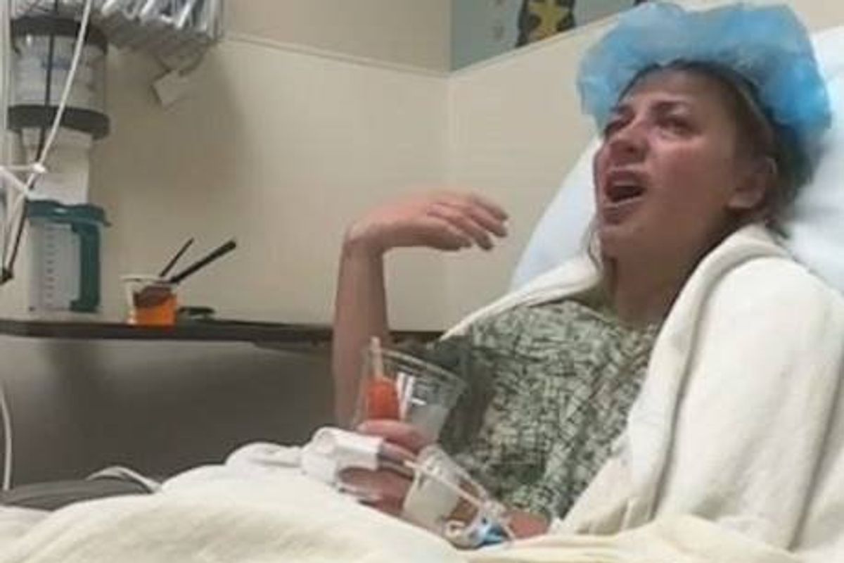 Woman under anesthesia wants to see her tonsils - Upworthy