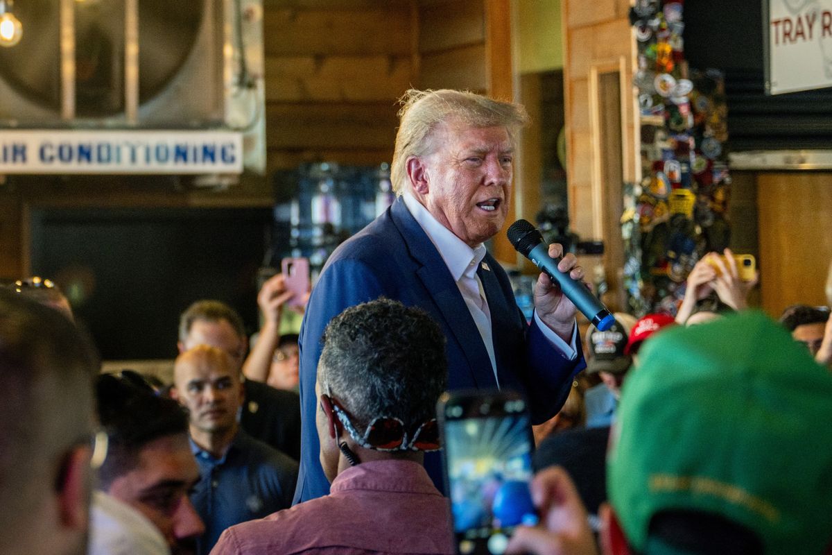 Trump smonta il sogno auto elettrica e punta a conquistare il voto operaio