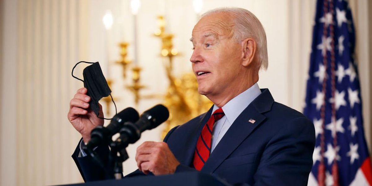NextImg:Joe Biden's joke about not wearing face mask despite COVID-19 exposure says it all: 'I didn't have it on'