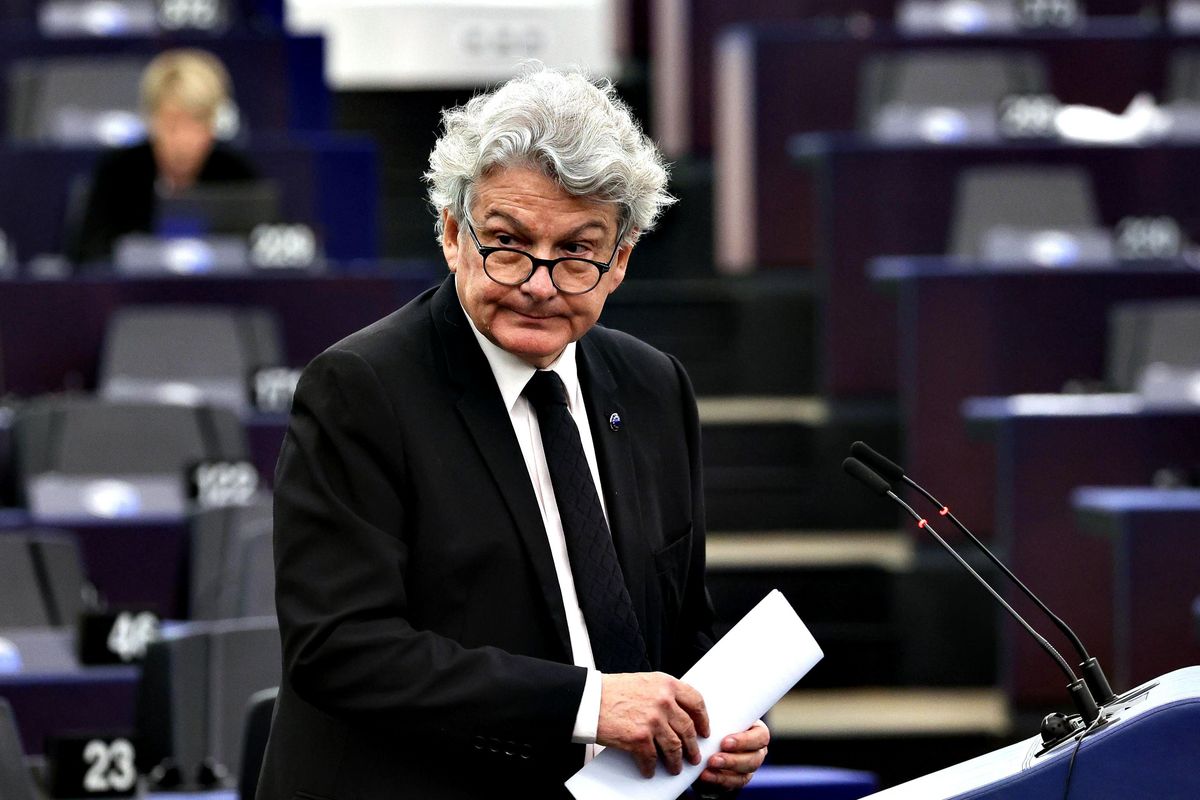 L’Ue manderà un tutor nelle scuole per insegnare l’autocensura ai bimbi