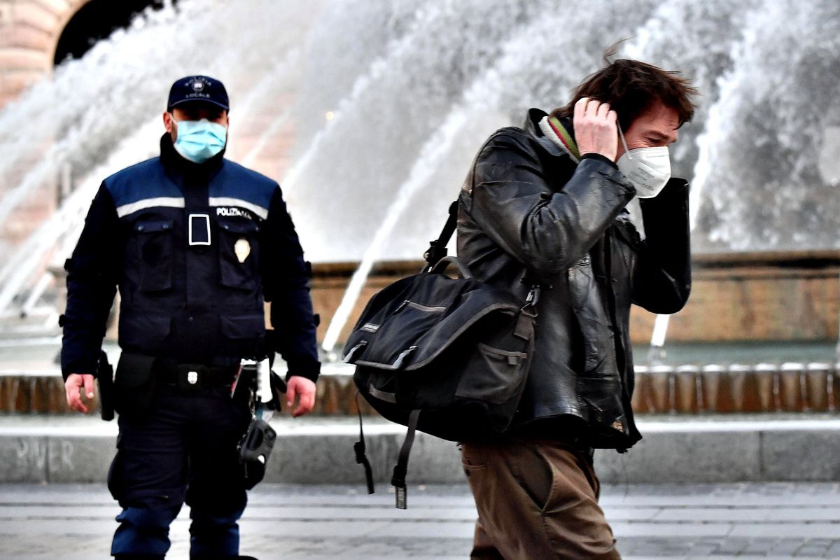 Usano le varianti per riaprire il baraccone pandemico