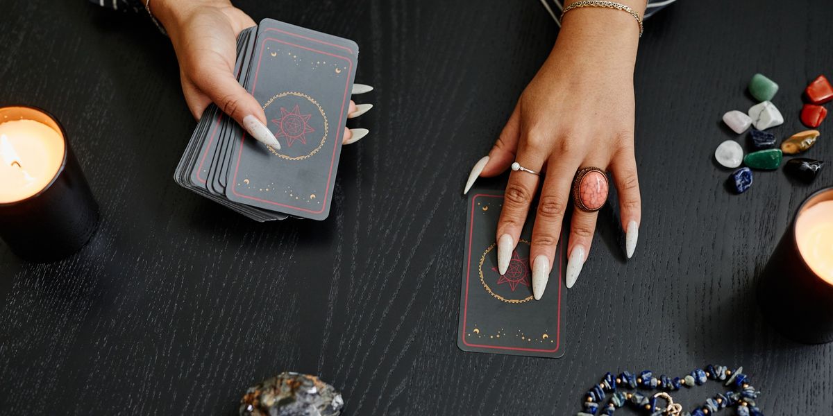 A Beginner’s Guide To Tarot Cards, According To An Expert