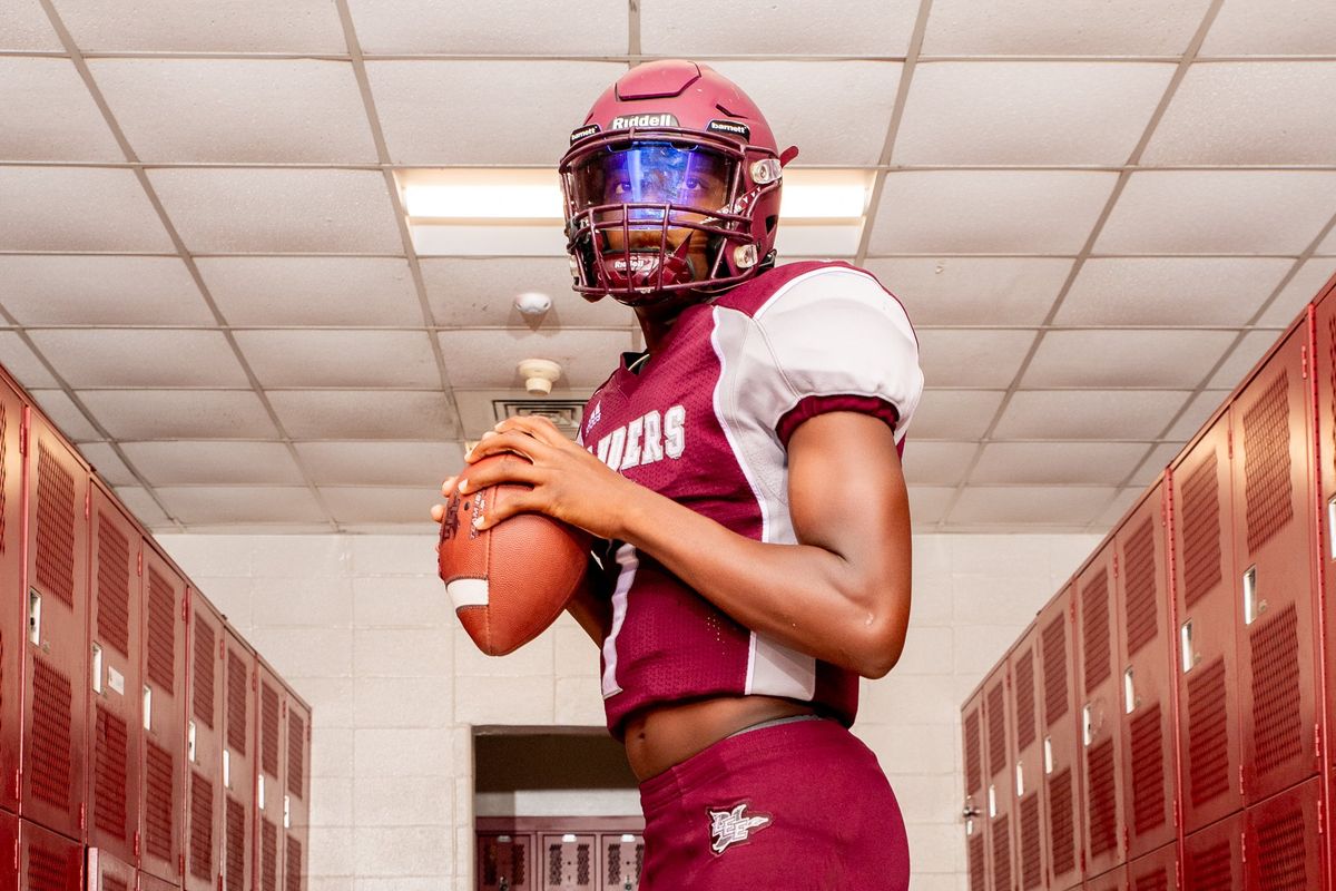 NEXT IN LINE: Can Duncan live up to historic lineage of Lee's QB?