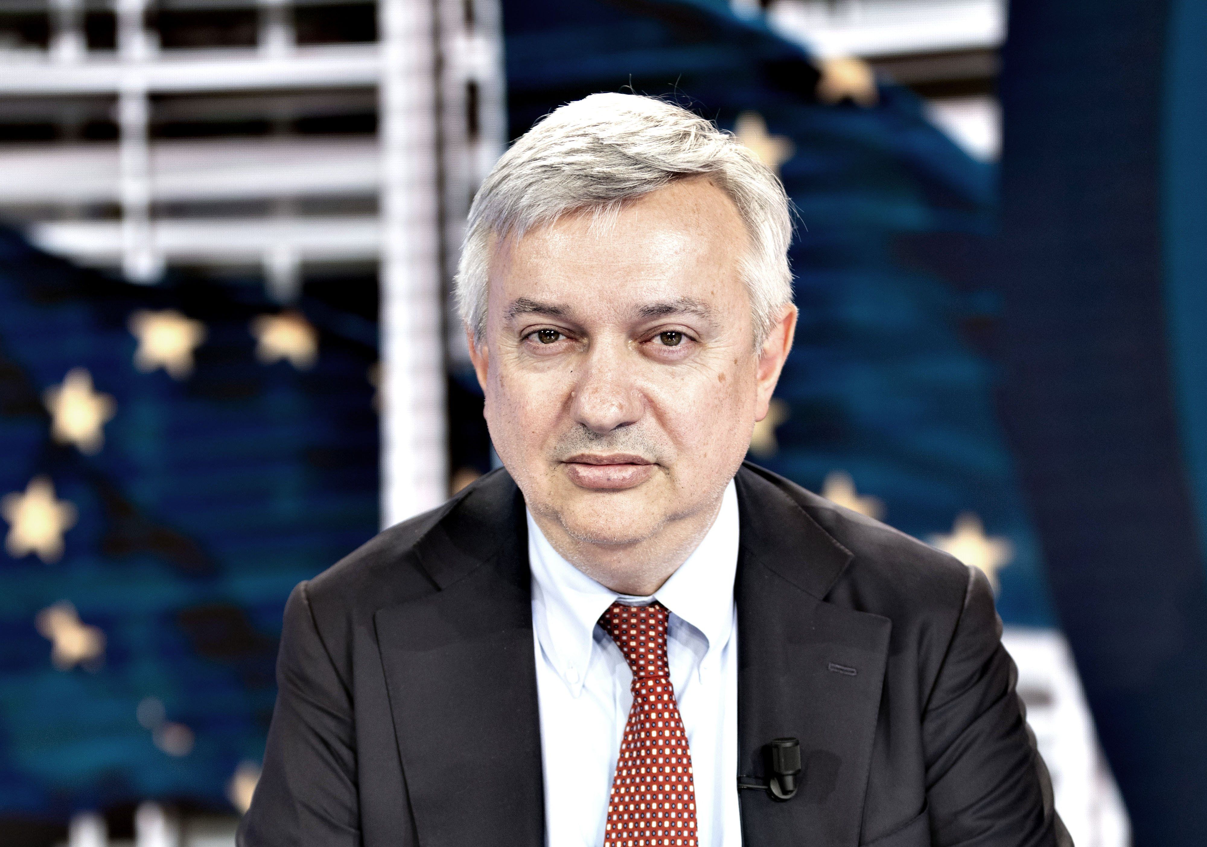 «Repubblica» tifa la censura globale alla vigilia del voto in Ue e Stati Uniti