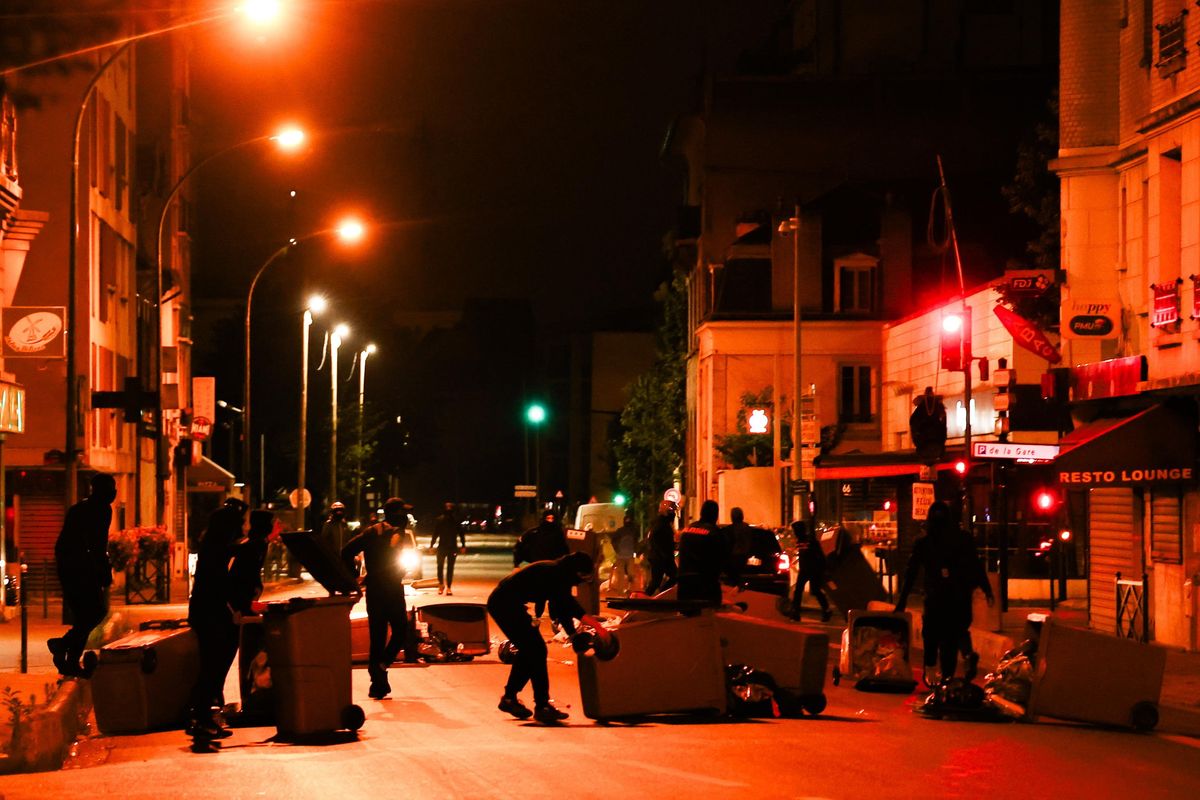 «Parigi in fiamme a causa della noia»