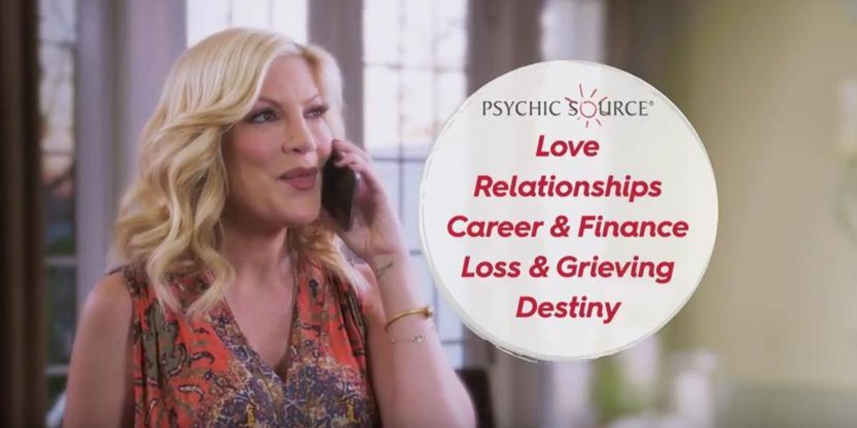 Watch Tori Spelling S Bizarre Endorsement For A Psychic Hotline Paper