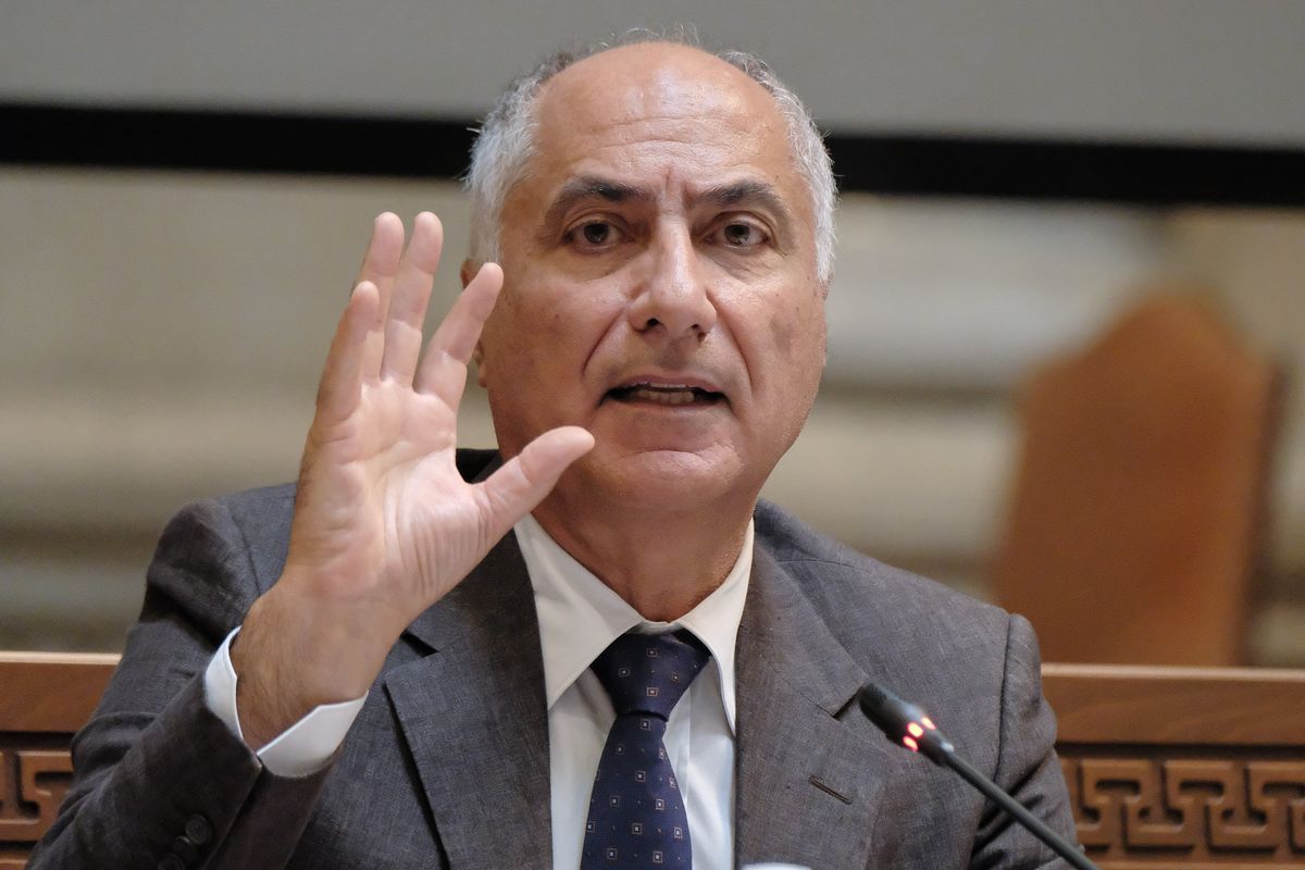 Il pm che grazia lo straniero violento scaricato dal suo capo: «Relativismo»