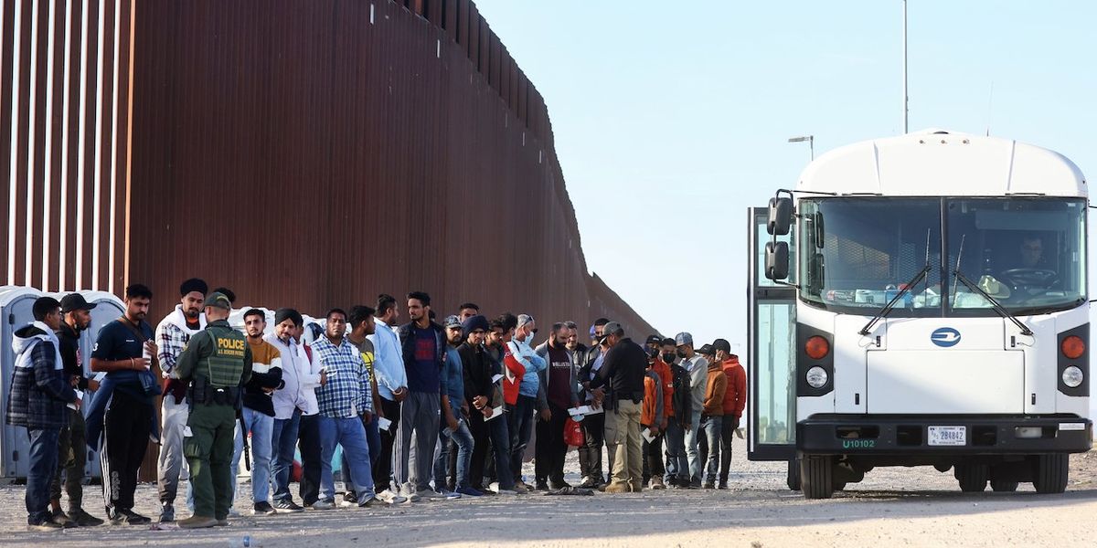 NextImg:Dept. of Homeland Security lost track of 177,000 migrants over 17-month period, internal watchdog says
