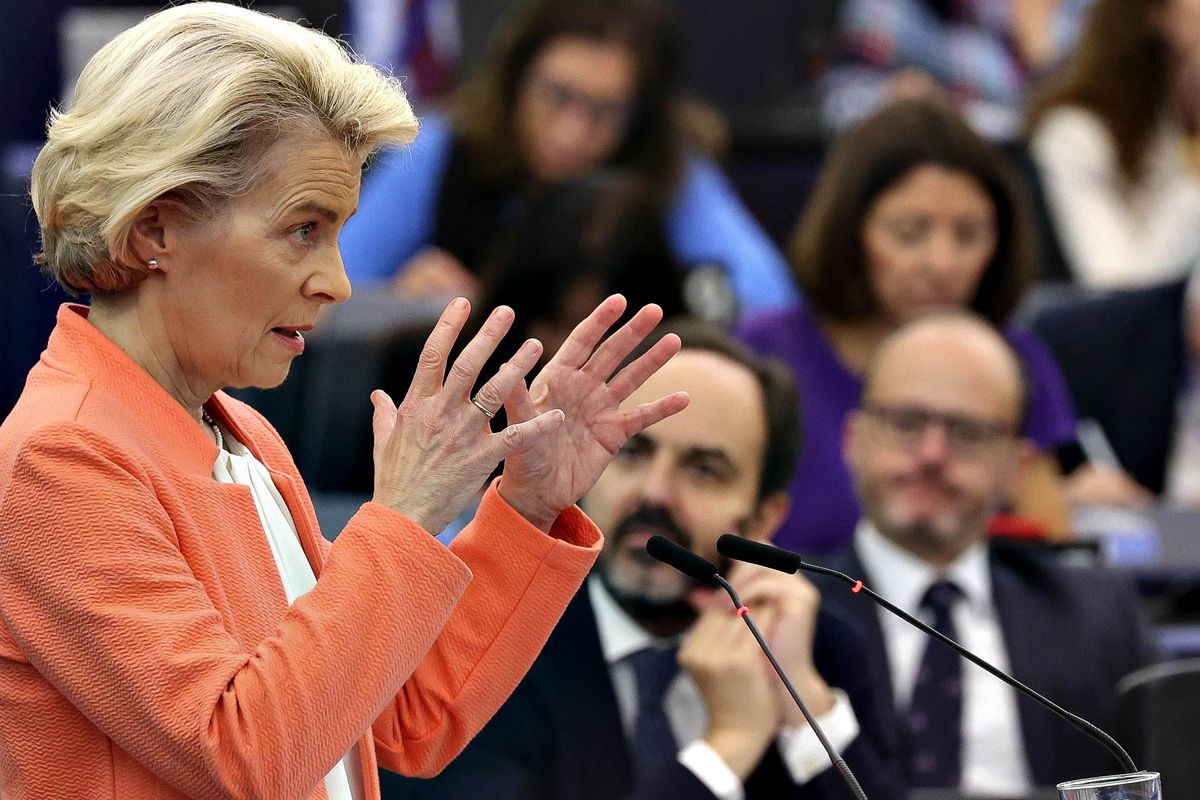 Comizio in Aula della Von der Leyen: la transizione verde non si discute