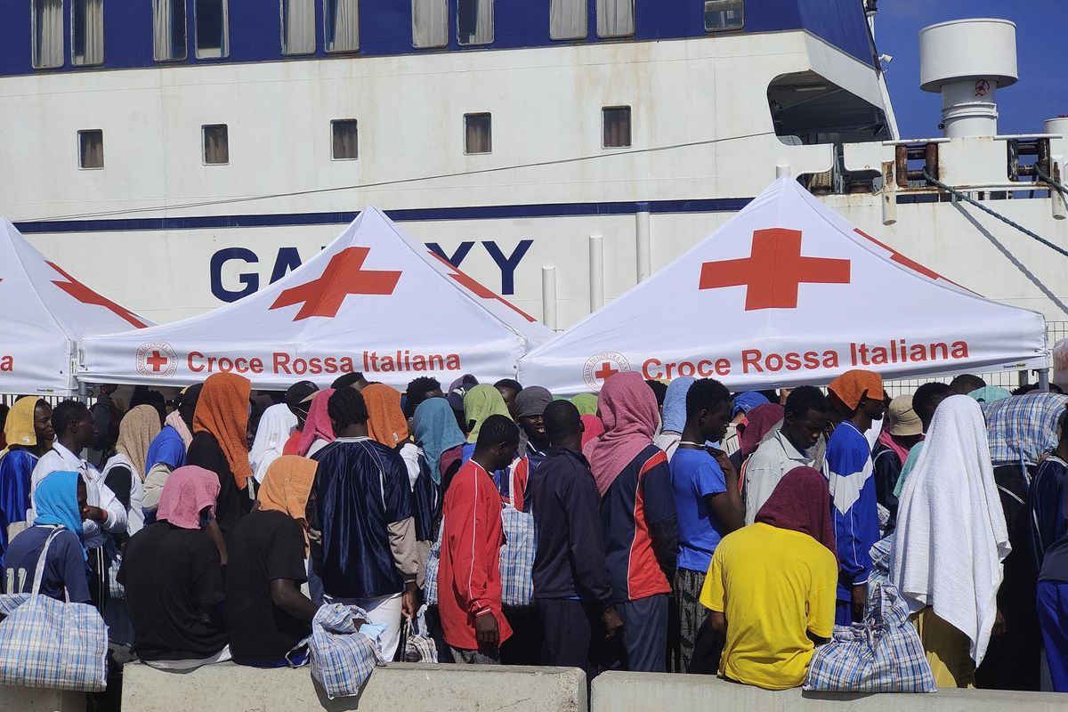 Lampedusa collassa, Bruxelles offre spiccioli