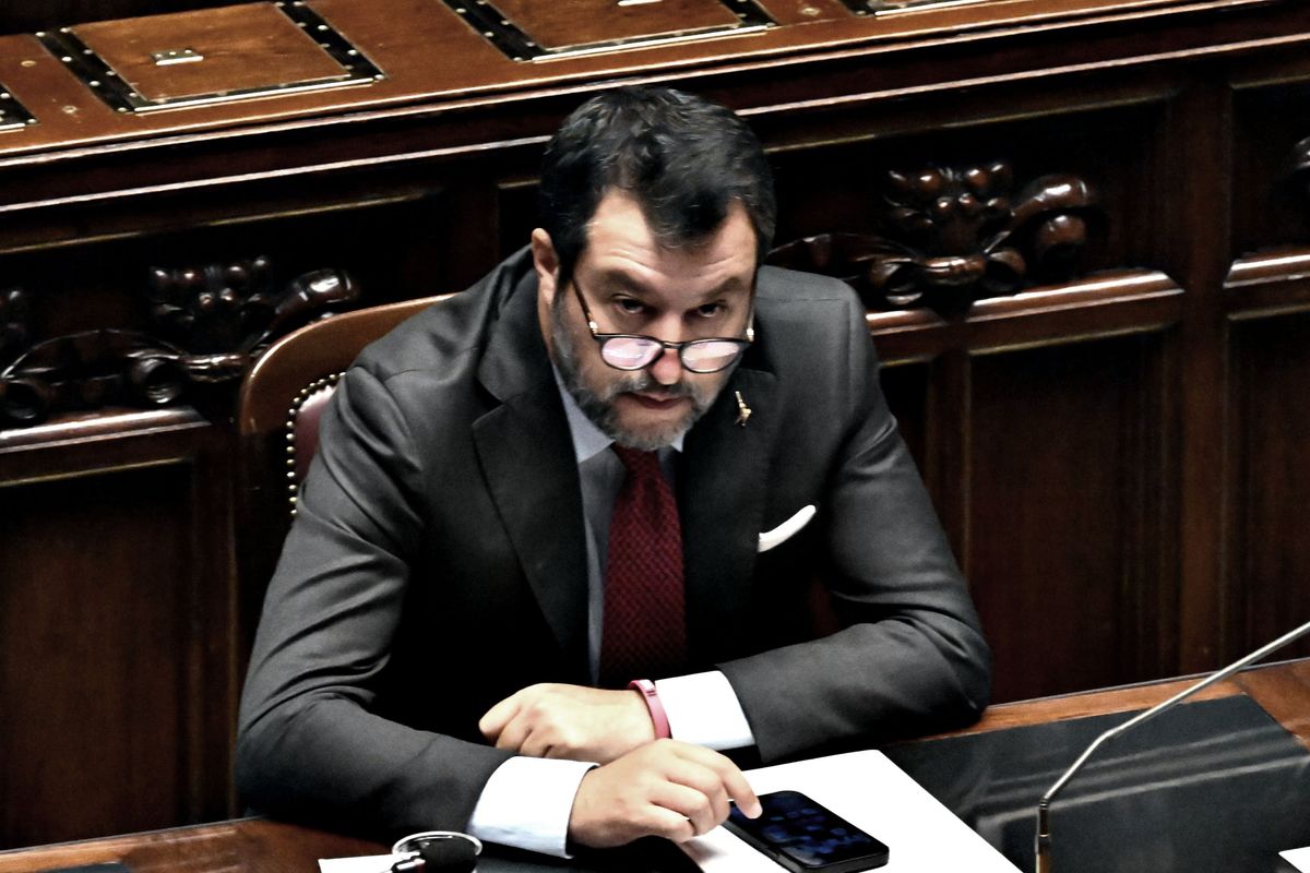 Open Arms, De Falco fa il comizio. I legali di Salvini: «Accuse politiche»