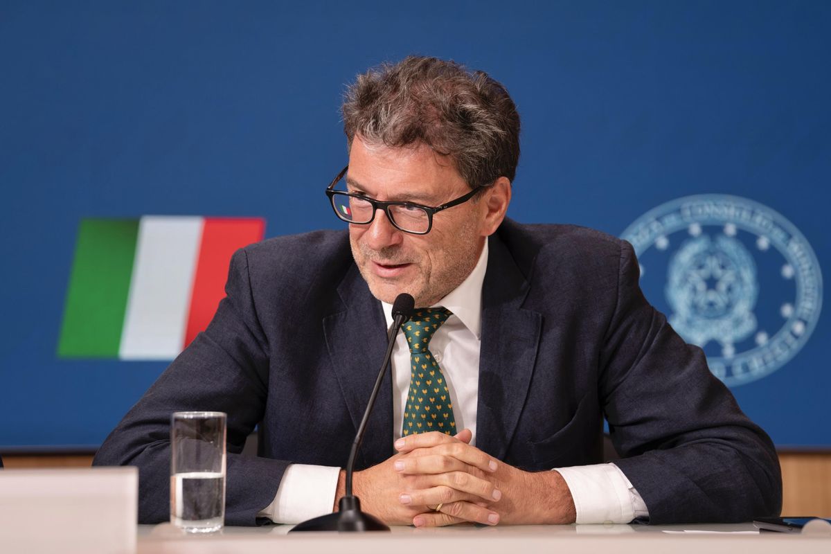 Giorgetti resiste al pressing Ue. Altro no alle catene del nuovo Mes