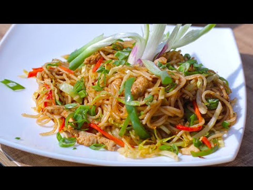 How to make easy chicken chow mein recipe at home