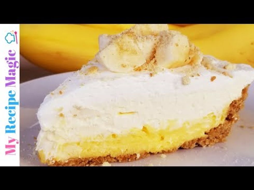 Triple Layer Banana Pudding Cheesecake Pie - YouTube