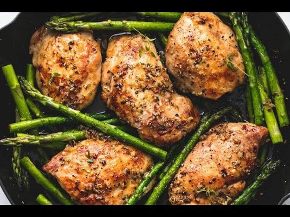 One Pan Garlic Herb Chicken and Asparagus | Creme De La Crumb