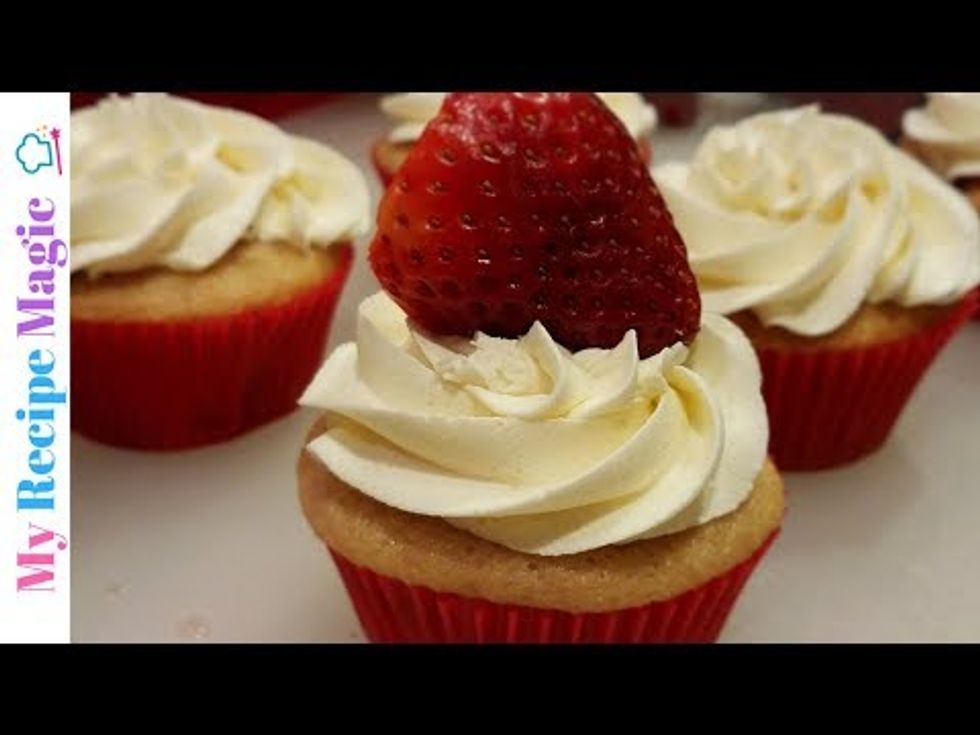 Strawberry & White Chocolate Cupcakes - YouTube
