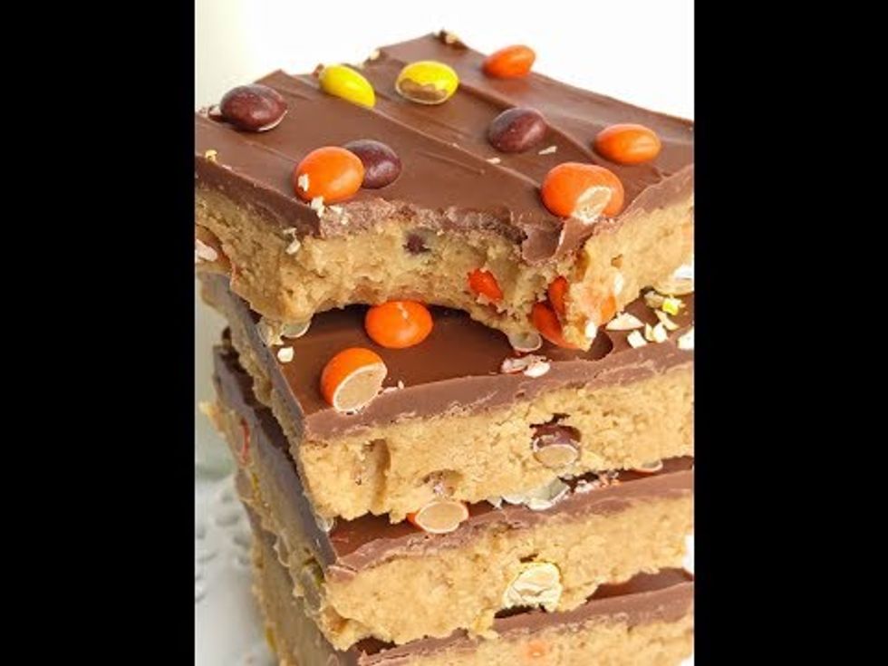 {No Bake} Reese's Pieces Peanut Butter Bars