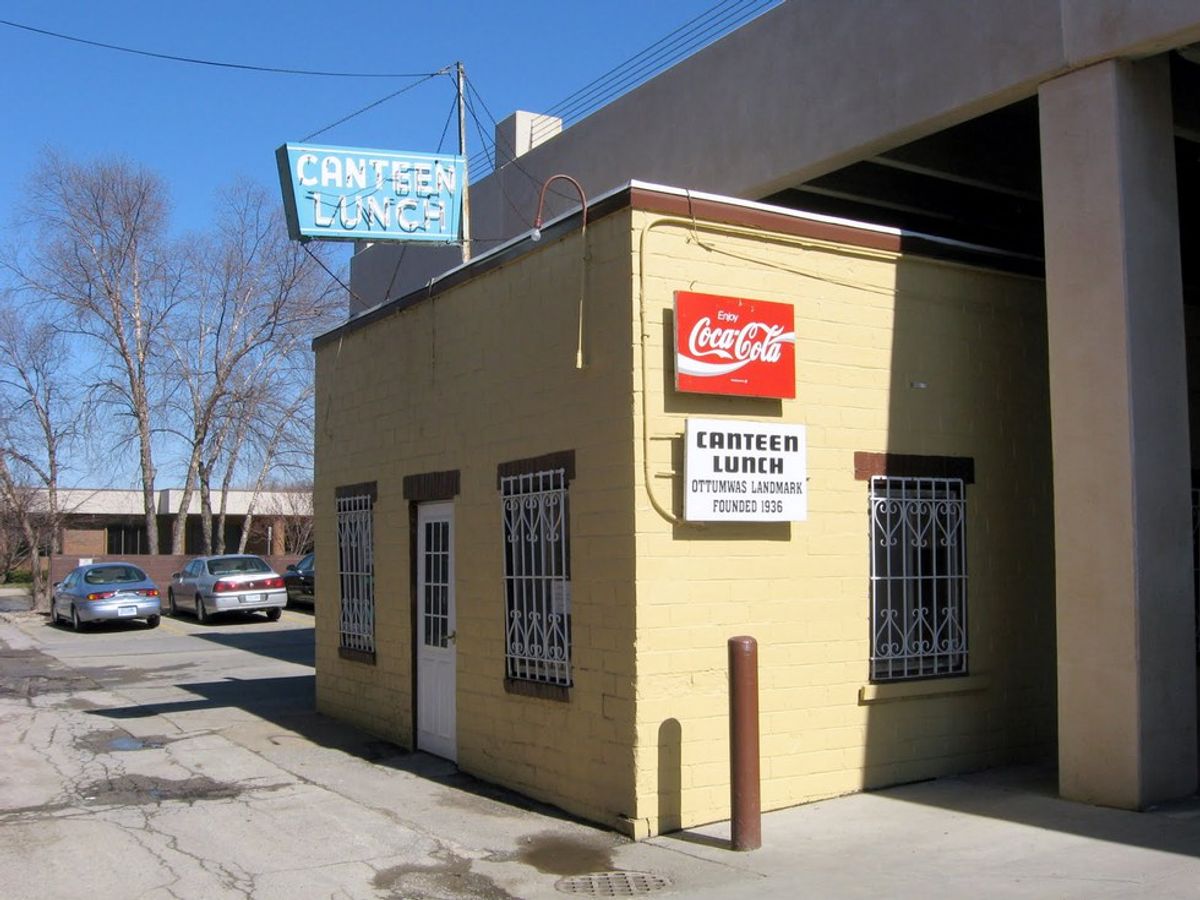 The Canteen In The Alley