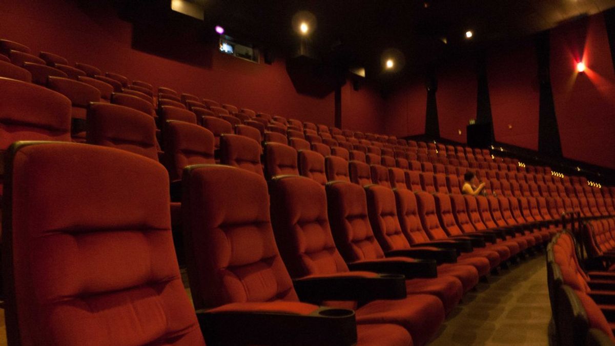 8 Lessons I Learned From Being Movie Theater Employee