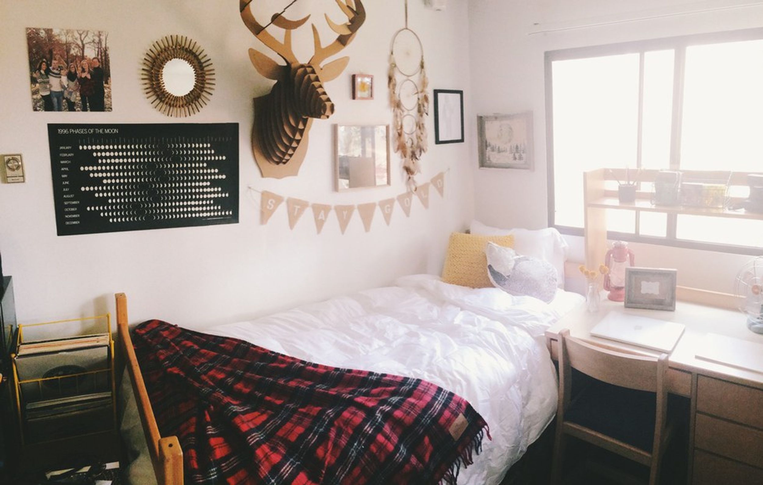 10 Ways to Make Your Dorm Room More Cozy