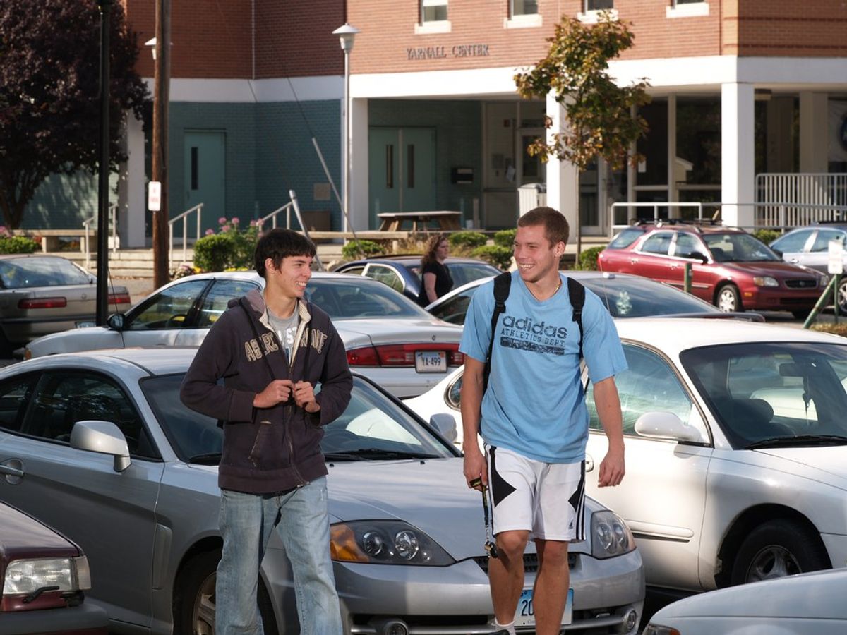 9 THINGS ONLY A COMMUTER STUDENT UNDERSTANDS