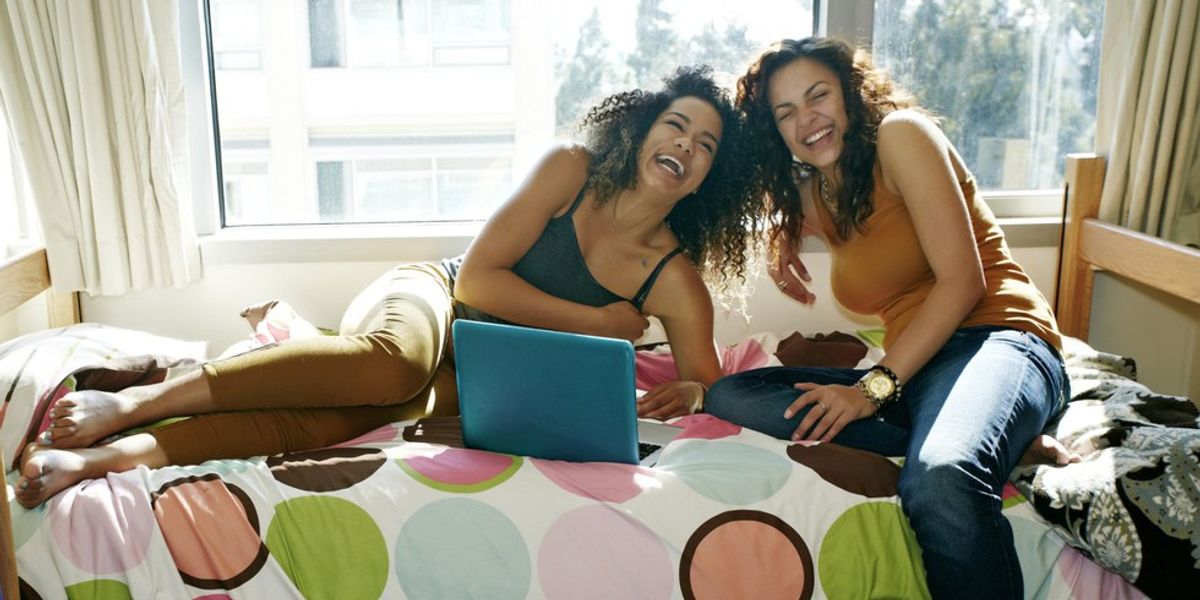 5 Reasons You Should Room With A Friend In College
