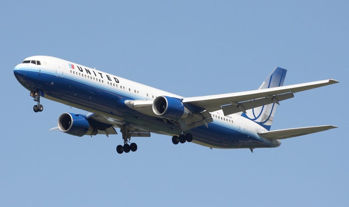 1V1 American Airlines Vs. United Airlines