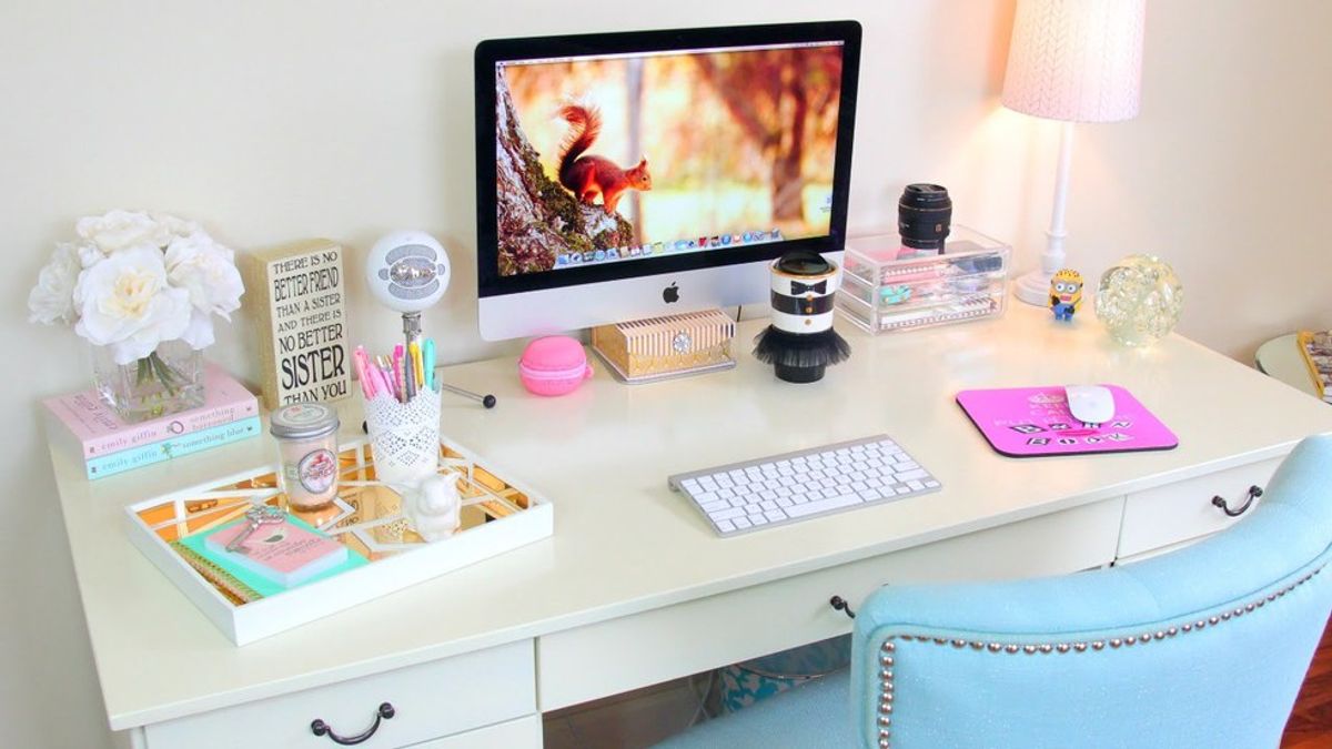 5 Things To Add To Your Desk To Make You Feel Like A #GirlBoss