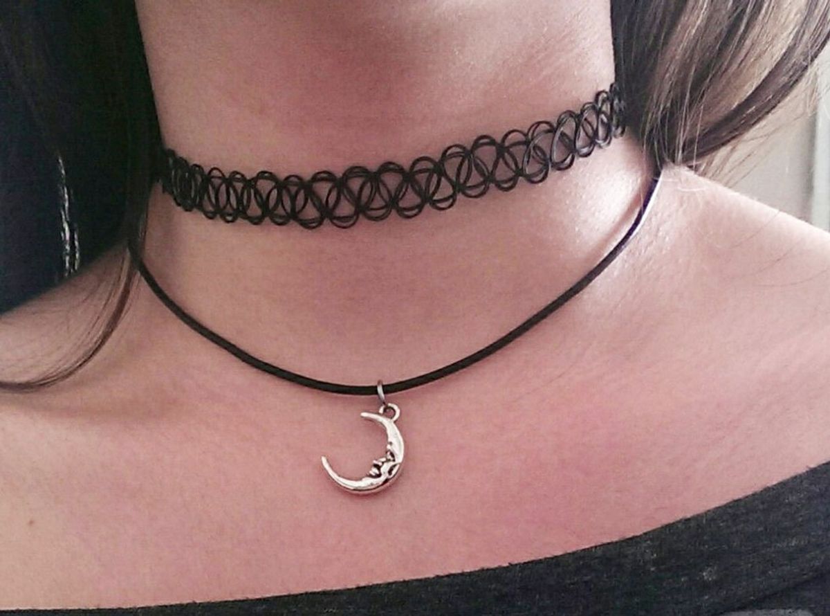 Why Are Chokers A Thing Again??