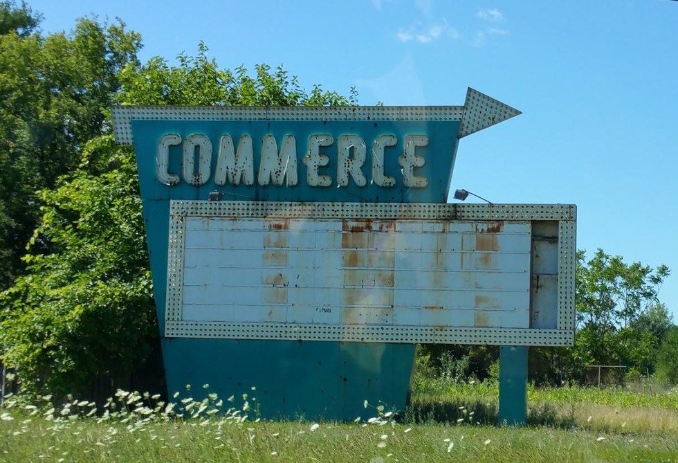 distance to commerce township michigan