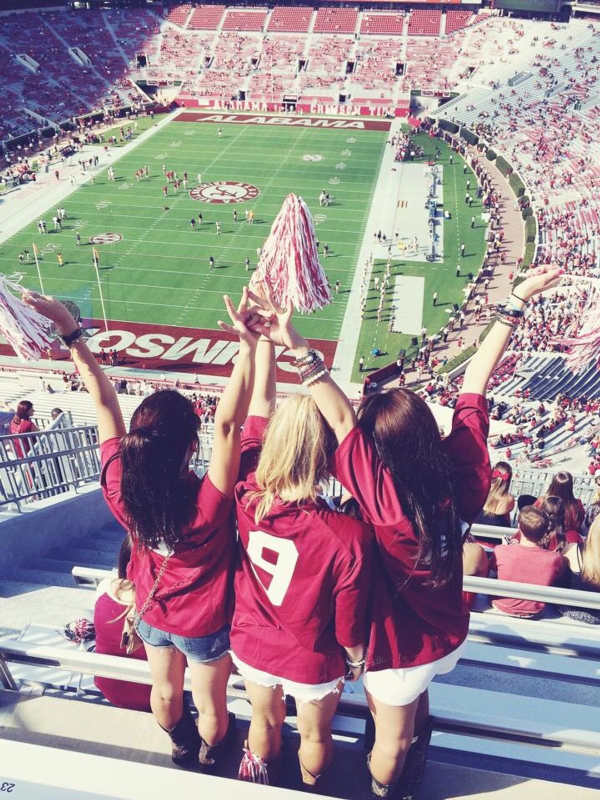 10 Things Every College Girl Is Wearing On Game Day