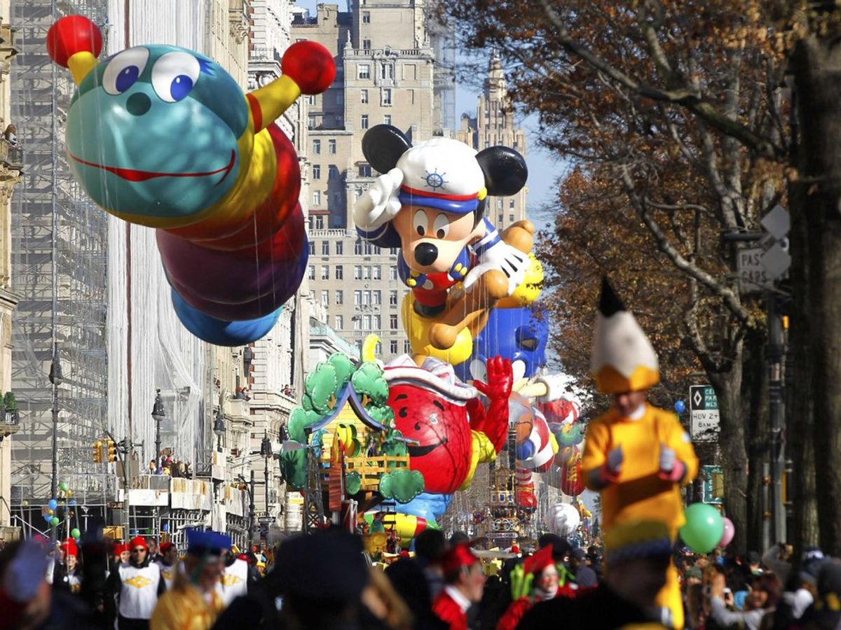 20 Thoughts Every Balloon Walker Has During The Parade