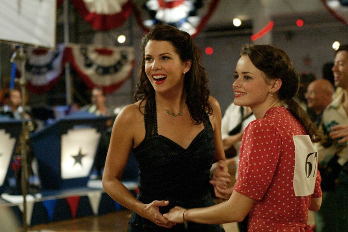 What It's Like To Have A Lorelai-Rory Relationship With Your Mom